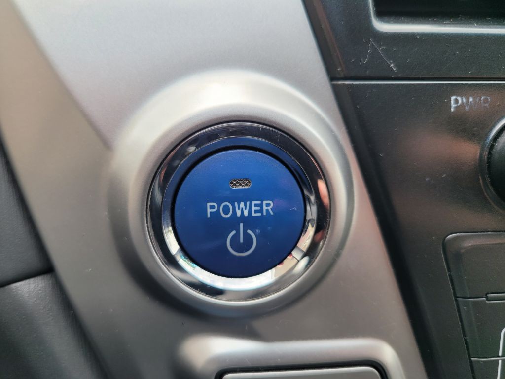 2013 Toyota Prius Image 28