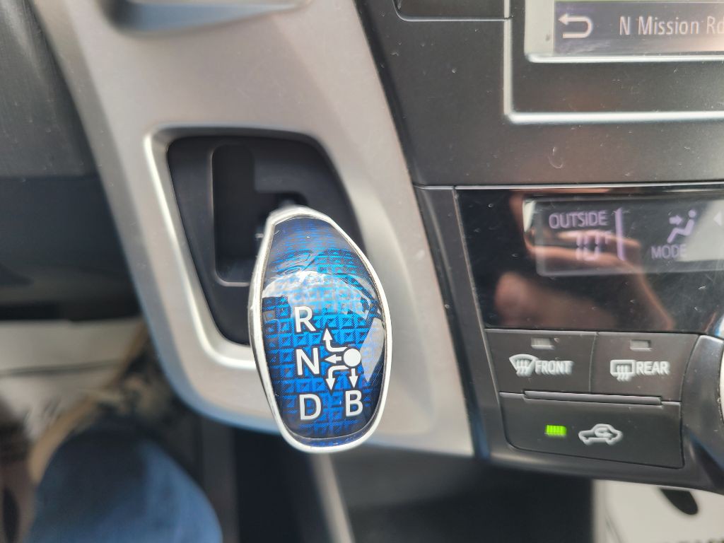 2013 Toyota Prius Image 30