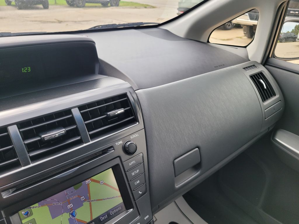 2013 Toyota Prius Image 40