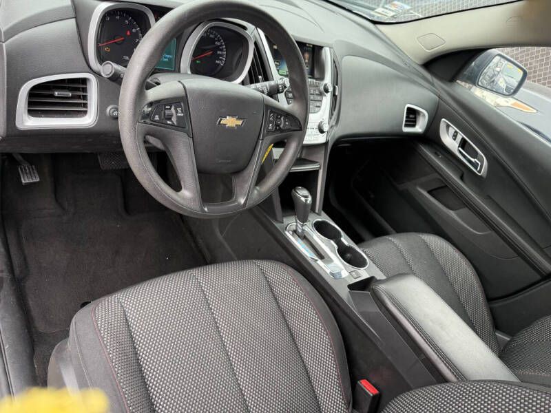 2017 Chevrolet Equinox Image 8