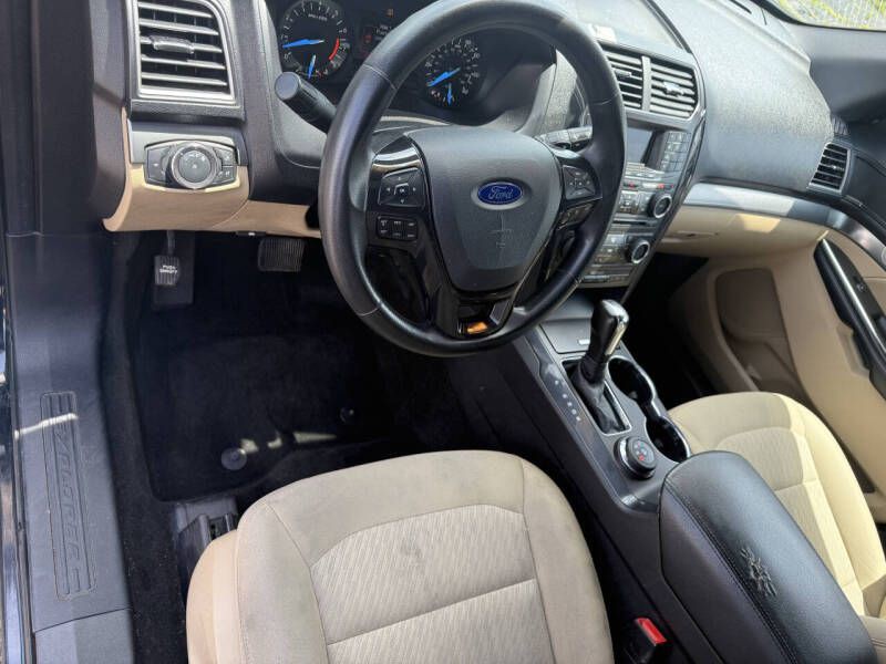2017 Ford Explorer Image 5