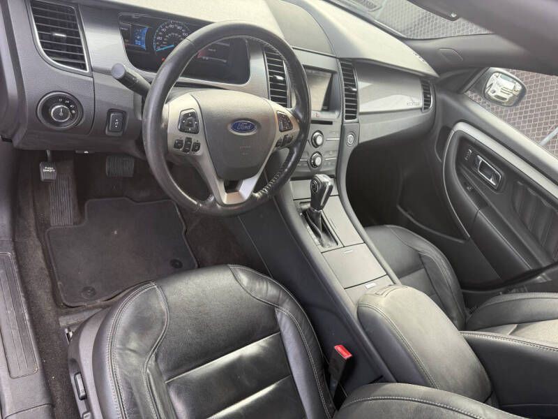 2015 Ford Taurus Image 5