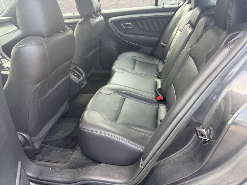 2015 Ford Taurus Image 9