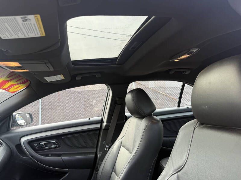 2015 Ford Taurus Image 10