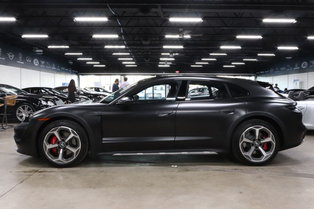 2022 Porsche Taycan Image 2