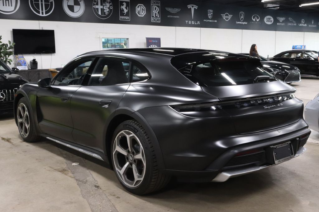 2022 Porsche Taycan Image 3