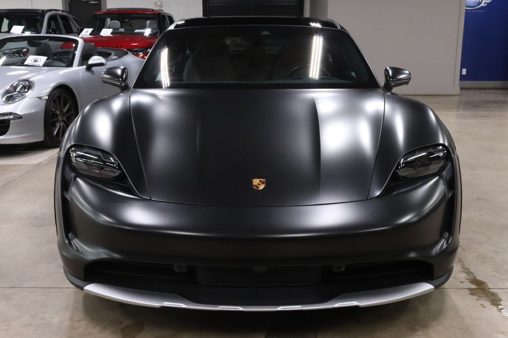 2022 Porsche Taycan Image 8