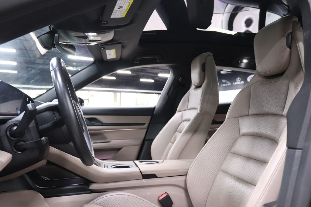2022 Porsche Taycan Image 10