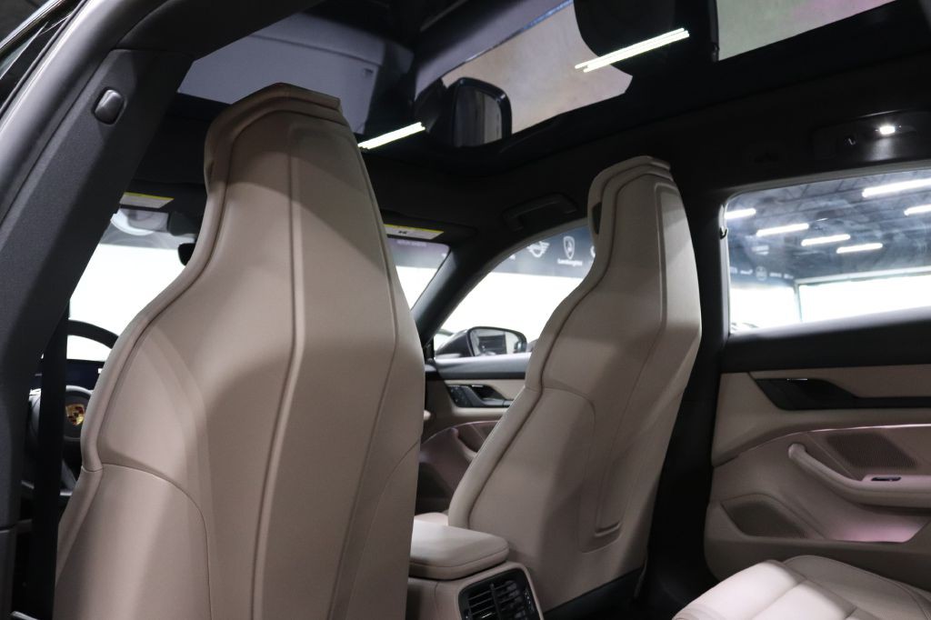2022 Porsche Taycan Image 14