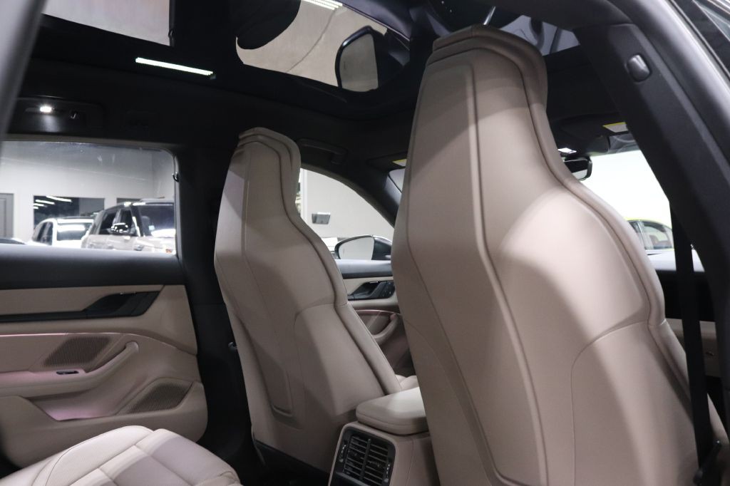 2022 Porsche Taycan Image 19