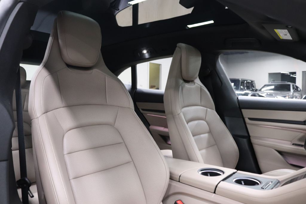 2022 Porsche Taycan Image 22