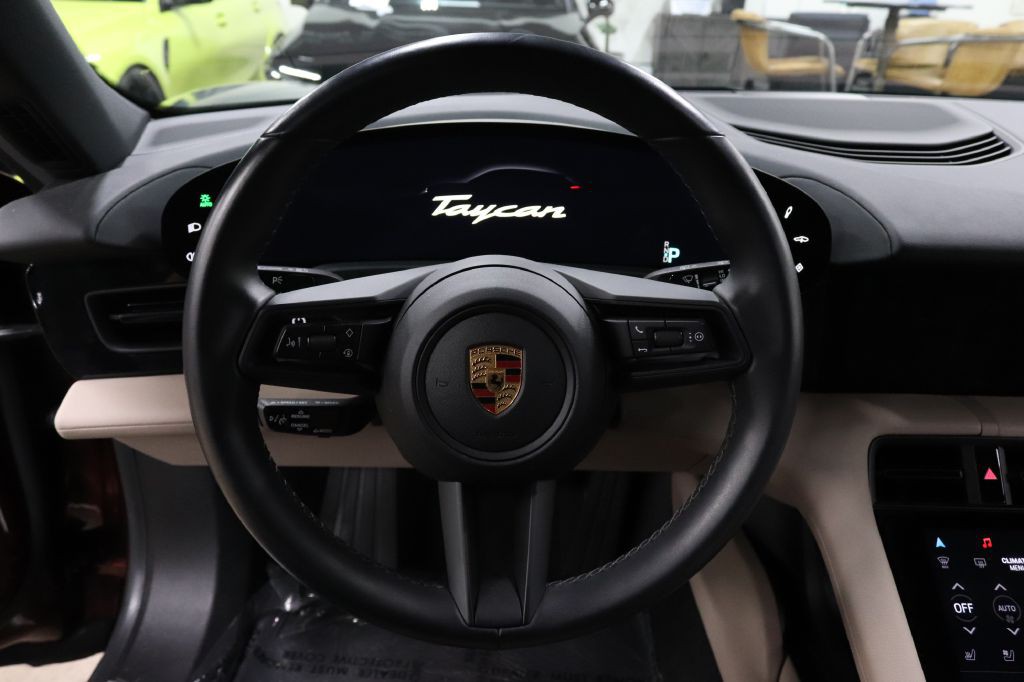 2022 Porsche Taycan Image 25