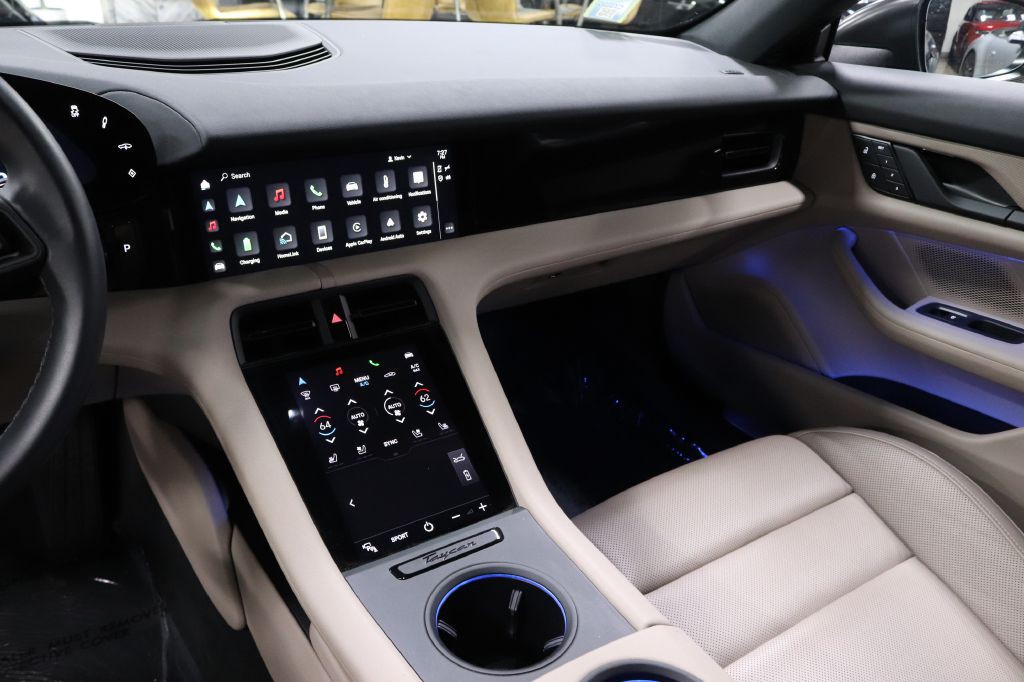2022 Porsche Taycan Image 28