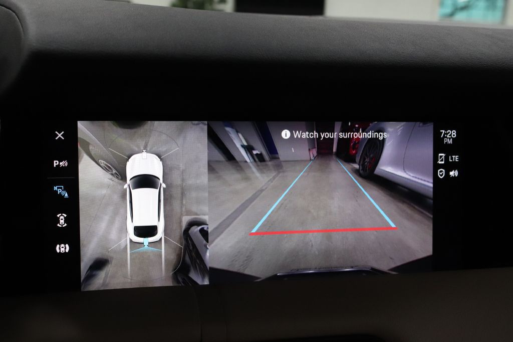 2022 Porsche Taycan Image 32