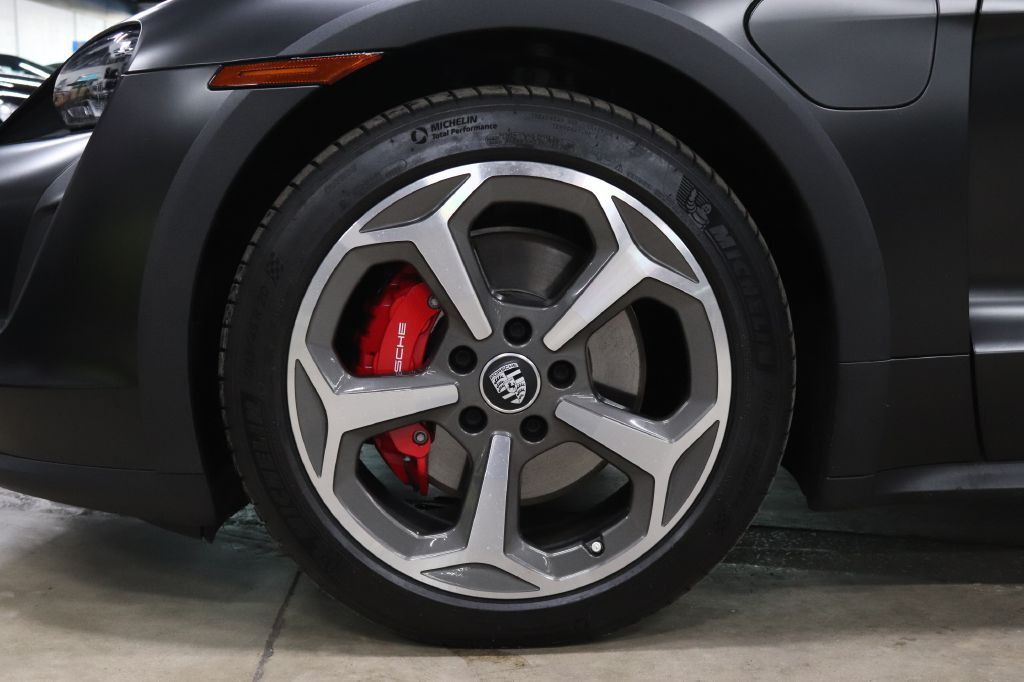 2022 Porsche Taycan Image 38