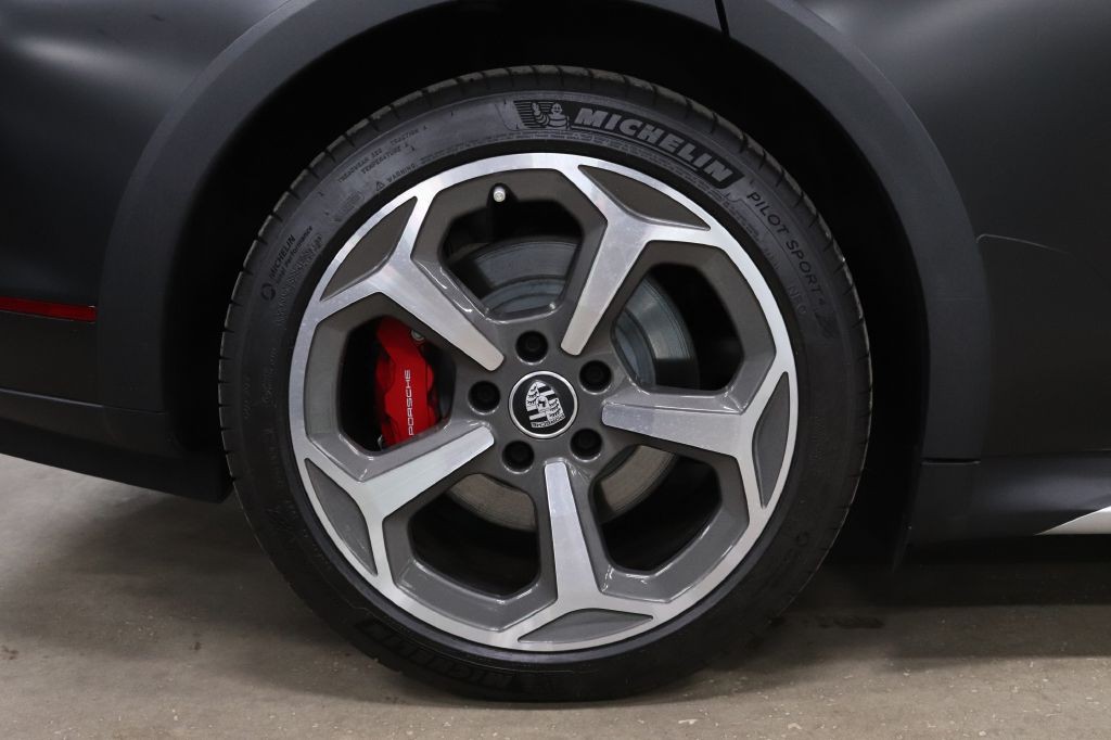 2022 Porsche Taycan Image 40