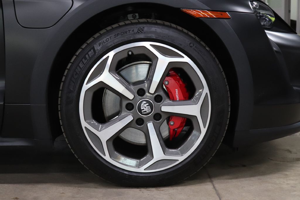 2022 Porsche Taycan Image 41