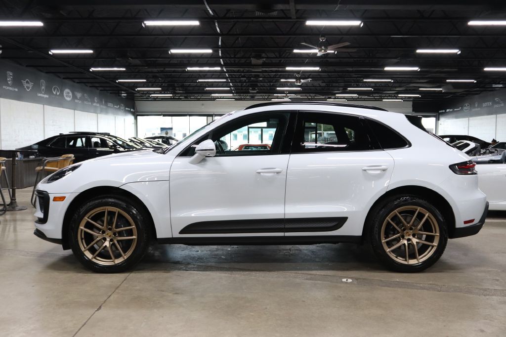 2022 Porsche Macan Image 2