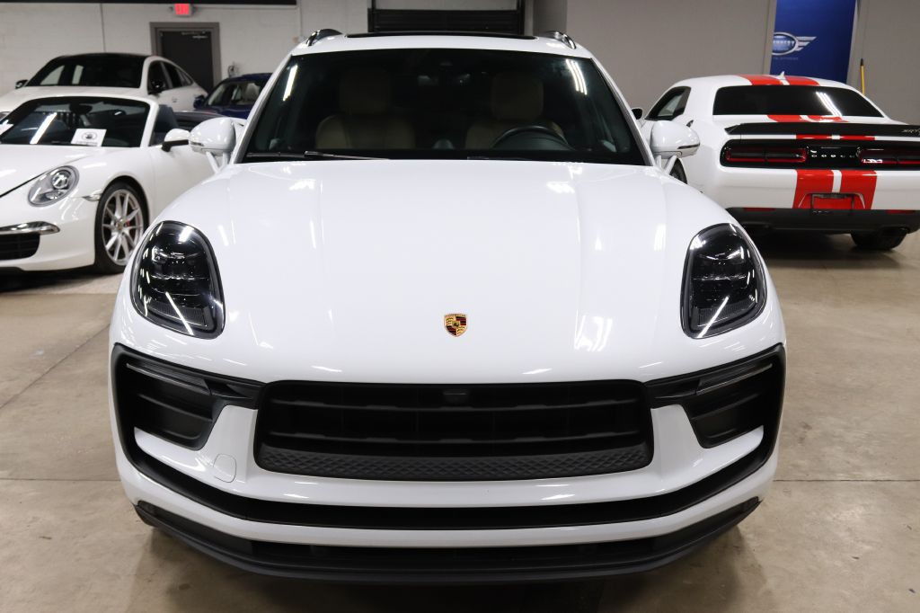 2022 Porsche Macan Image 8