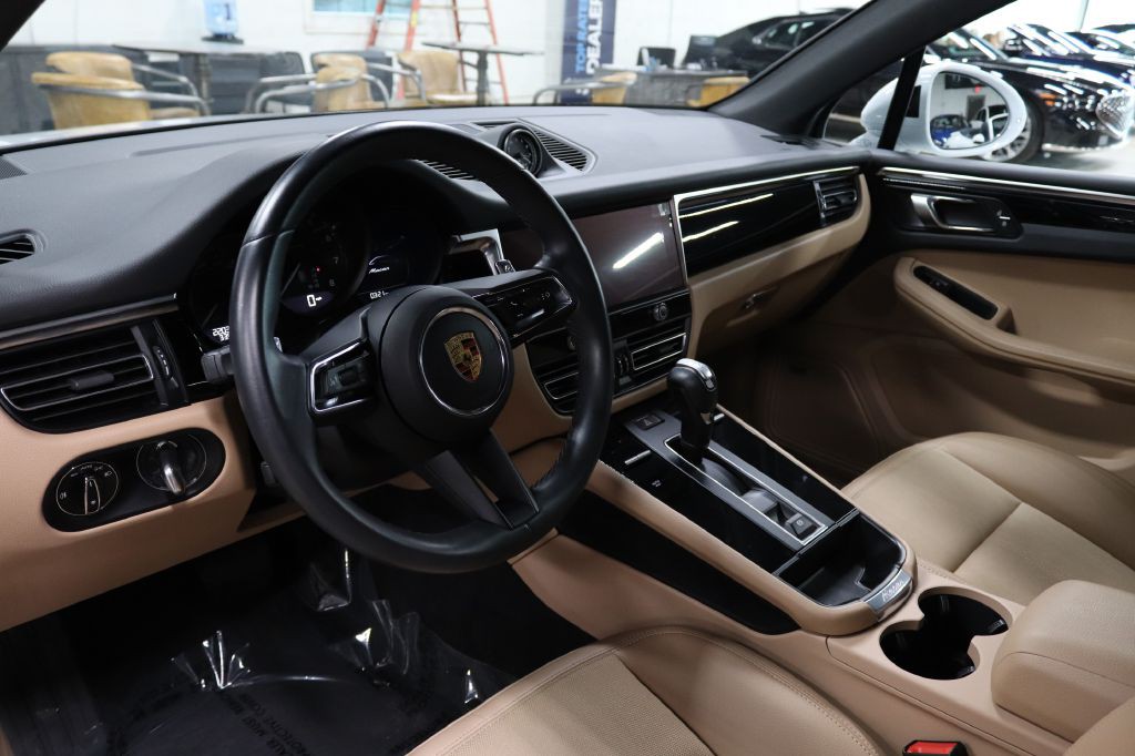 2022 Porsche Macan Image 12