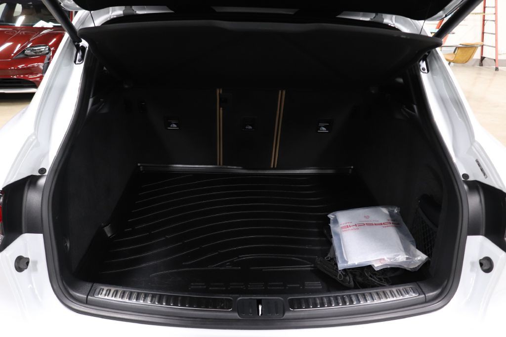 2022 Porsche Macan Image 17