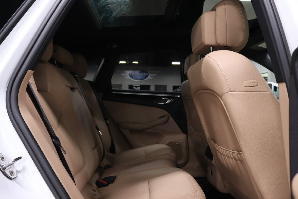 2022 Porsche Macan Image 19
