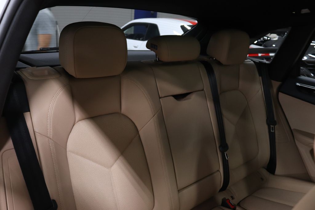 2022 Porsche Macan Image 20