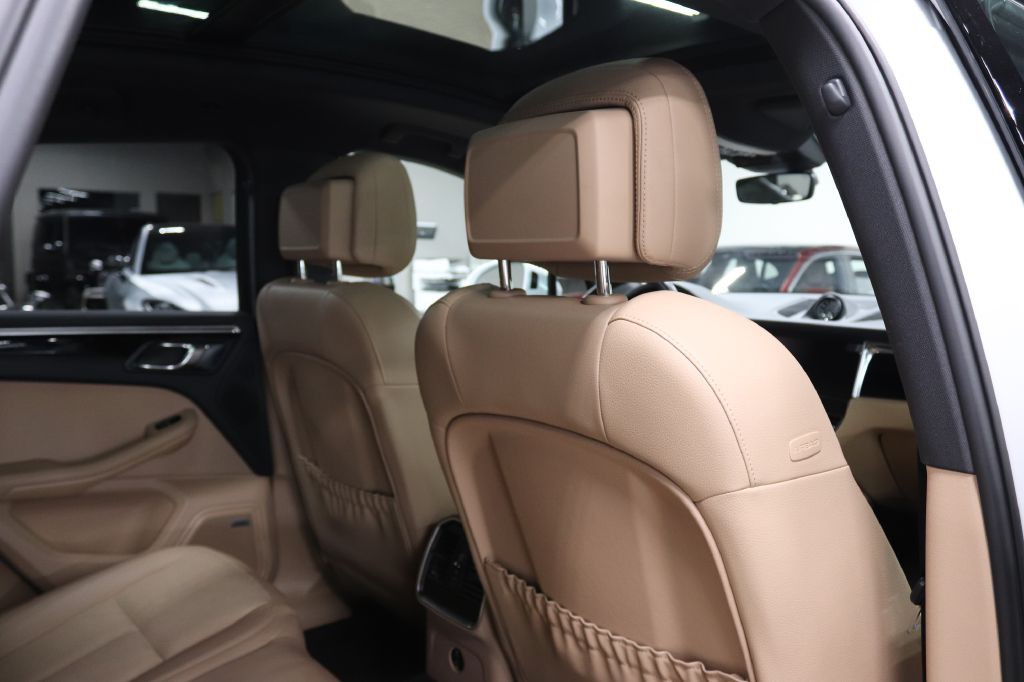 2022 Porsche Macan Image 21