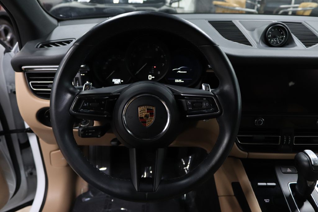 2022 Porsche Macan Image 27