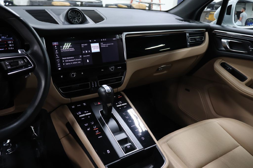 2022 Porsche Macan Image 30