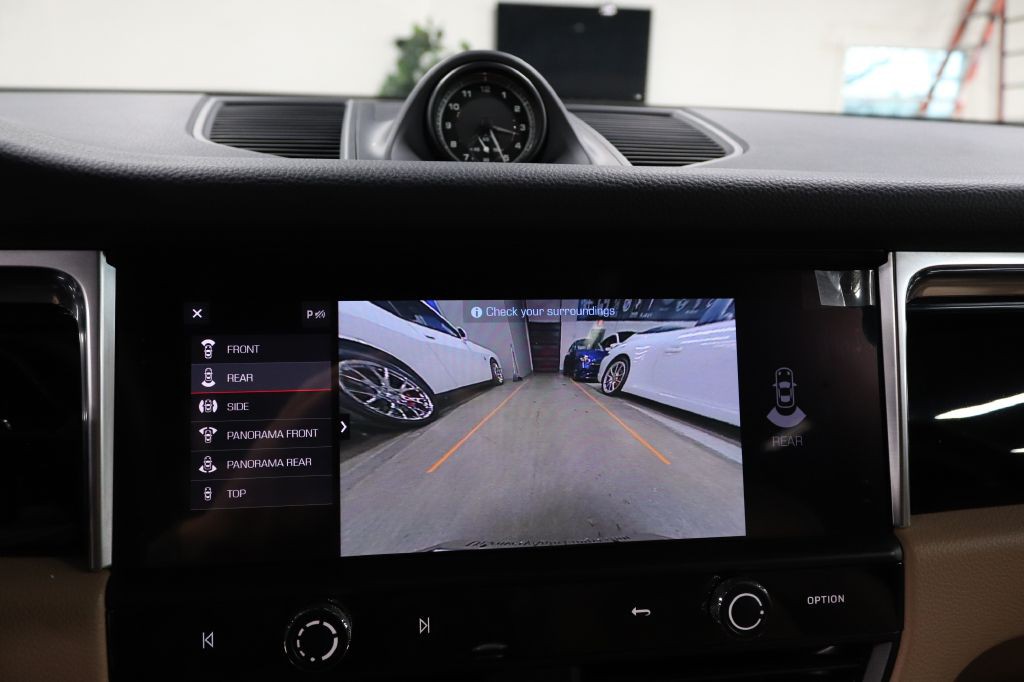 2022 Porsche Macan Image 34