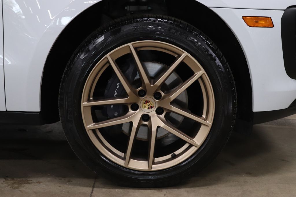 2022 Porsche Macan Image 40