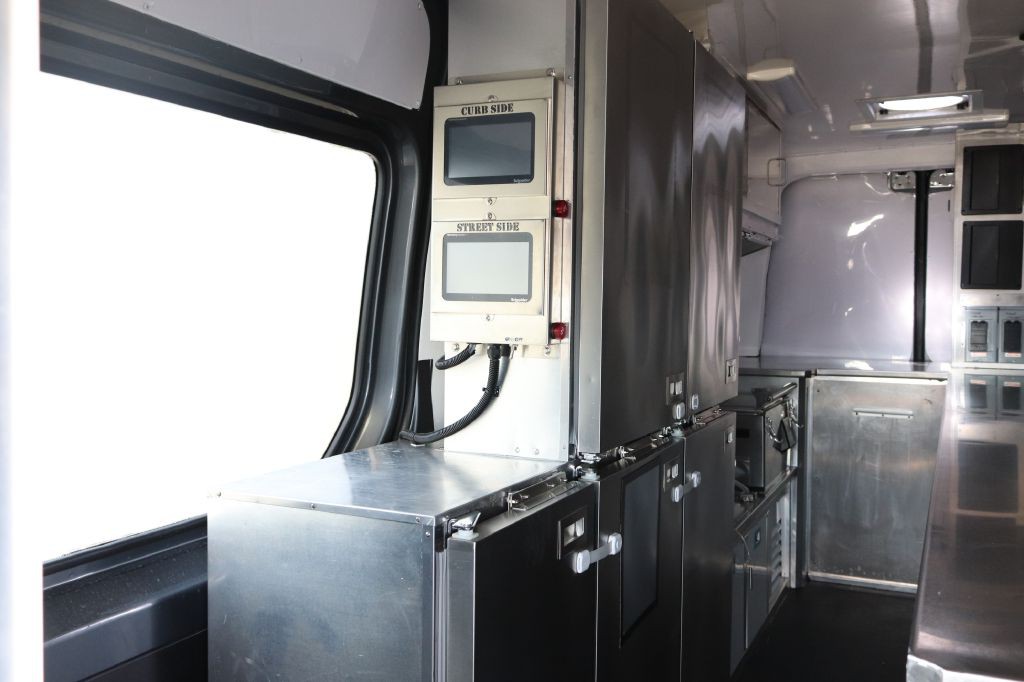 2022 Mercedes-Benz Sprinter Image 13