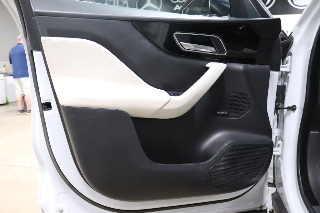 2020 Jaguar F-PACE Image 9
