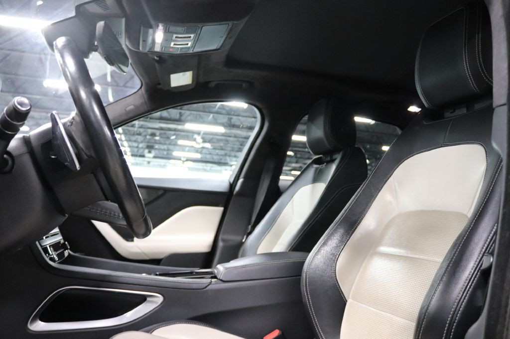 2020 Jaguar F-PACE Image 11