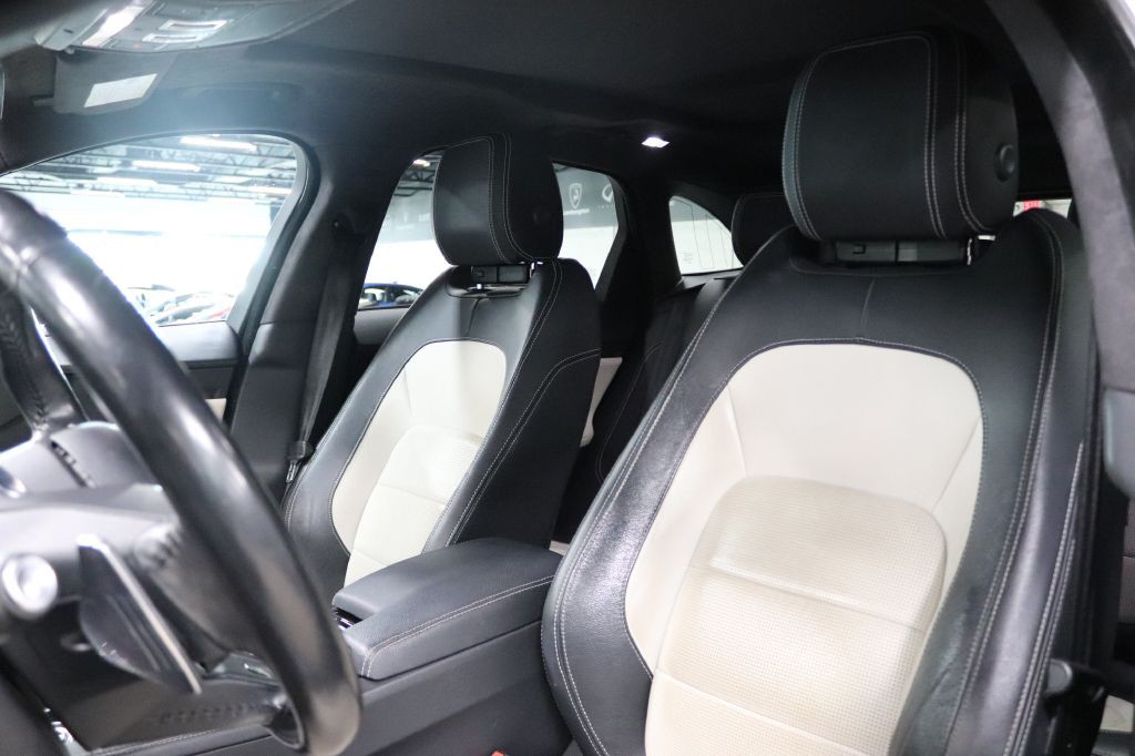 2020 Jaguar F-PACE Image 12