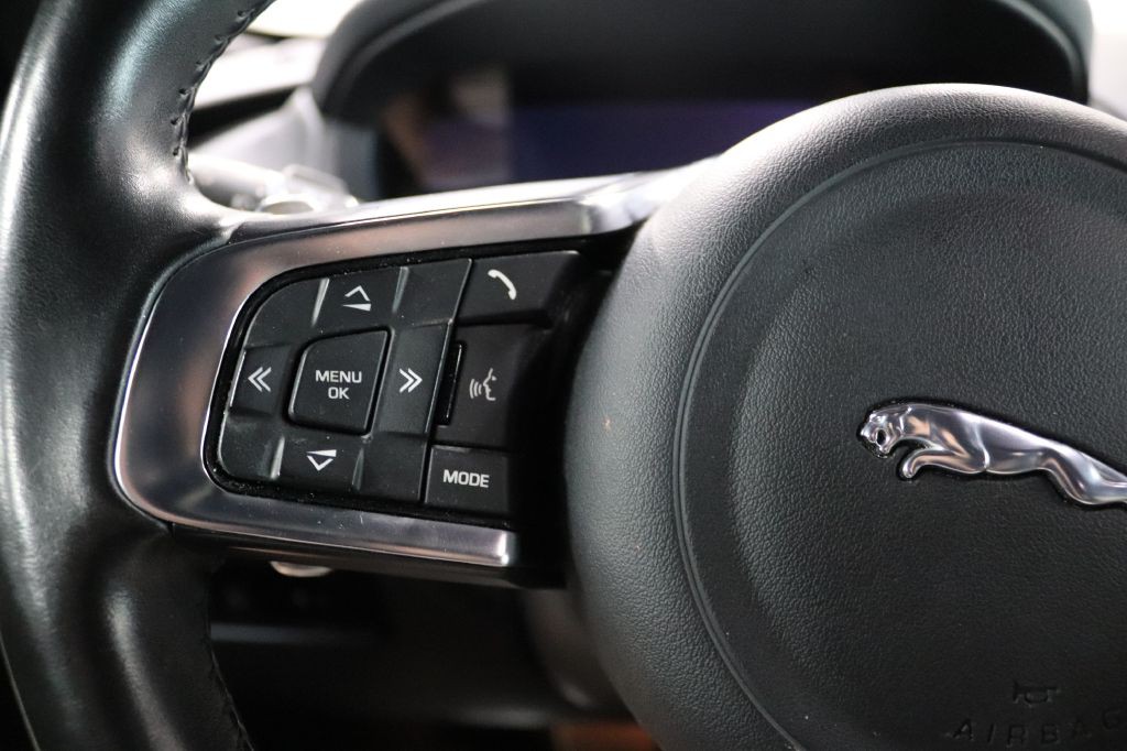 2020 Jaguar F-PACE Image 13