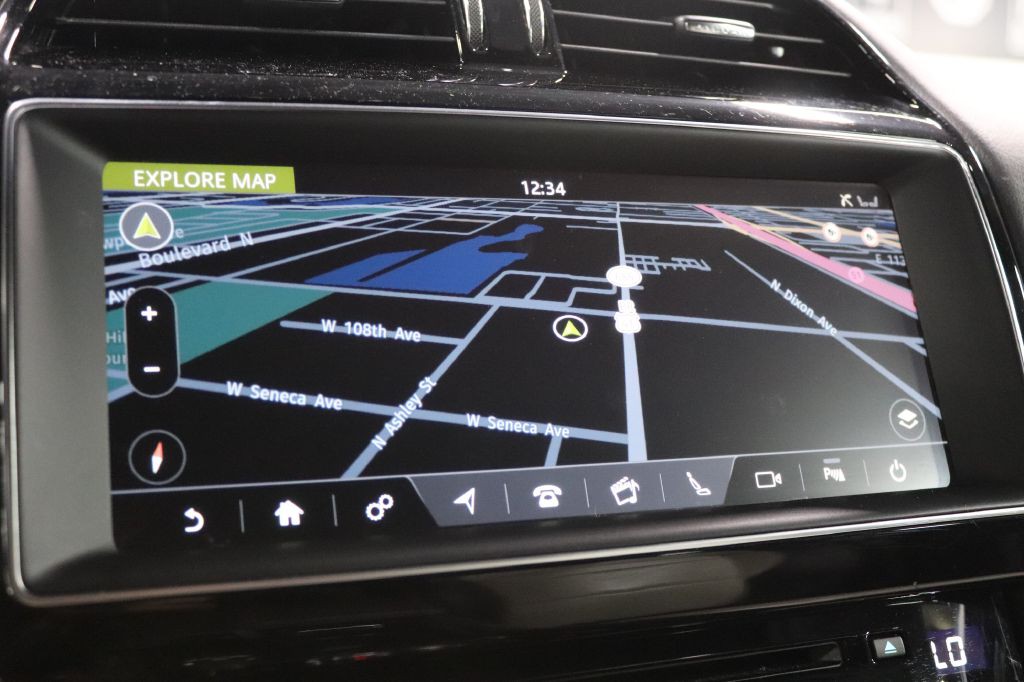 2020 Jaguar F-PACE Image 16