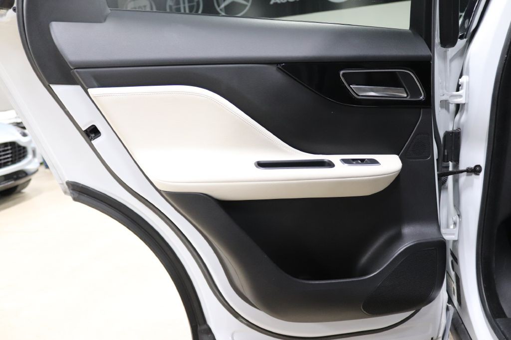 2020 Jaguar F-PACE Image 21