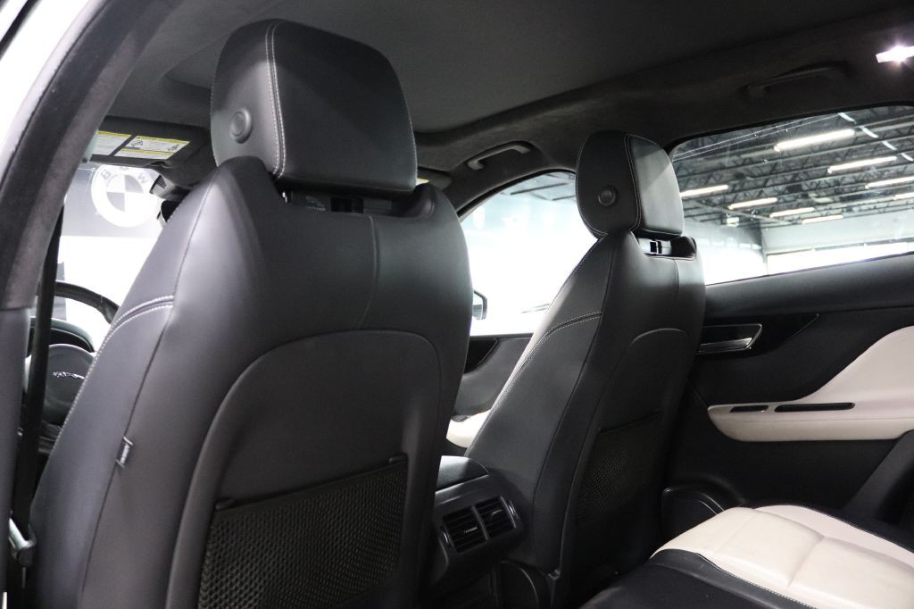 2020 Jaguar F-PACE Image 22