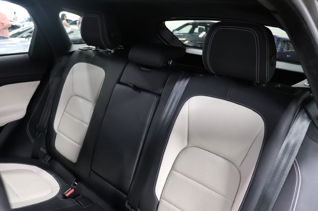 2020 Jaguar F-PACE Image 24