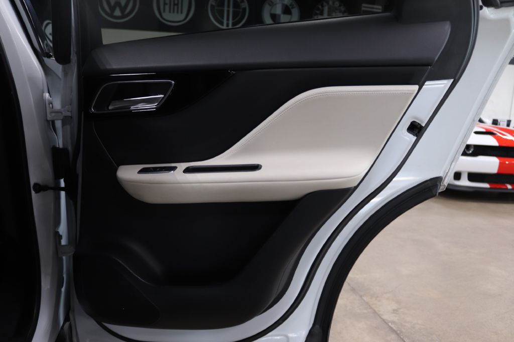 2020 Jaguar F-PACE Image 27