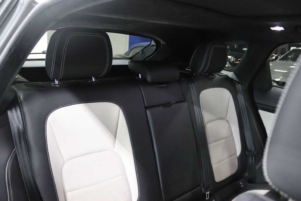 2020 Jaguar F-PACE Image 30