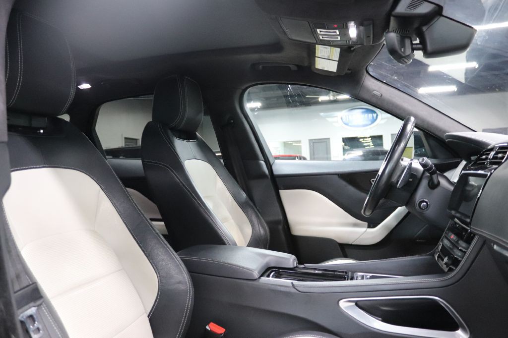 2020 Jaguar F-PACE Image 33