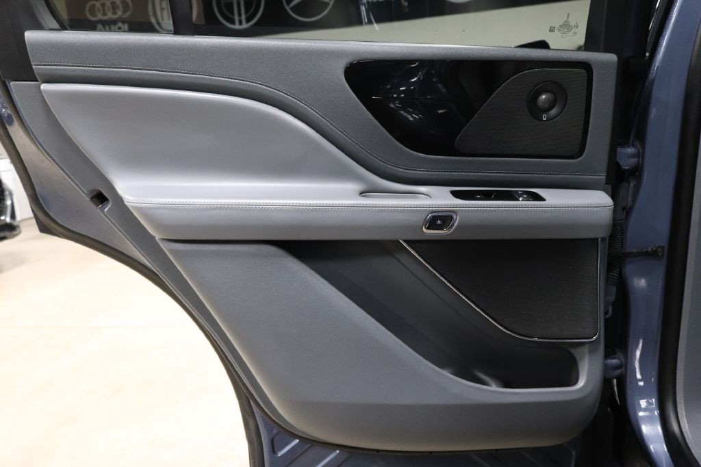 2021 Lincoln Aviator Image 12