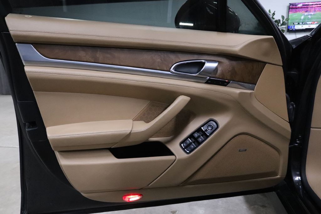 2010 Porsche Panamera Image 9