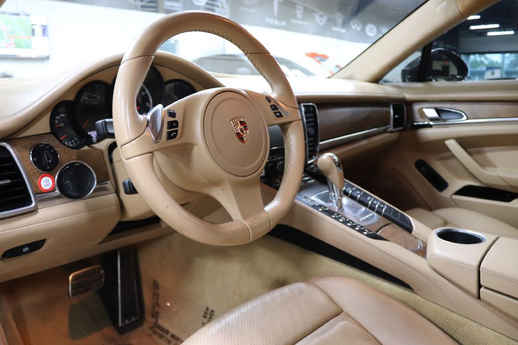 2010 Porsche Panamera Image 10