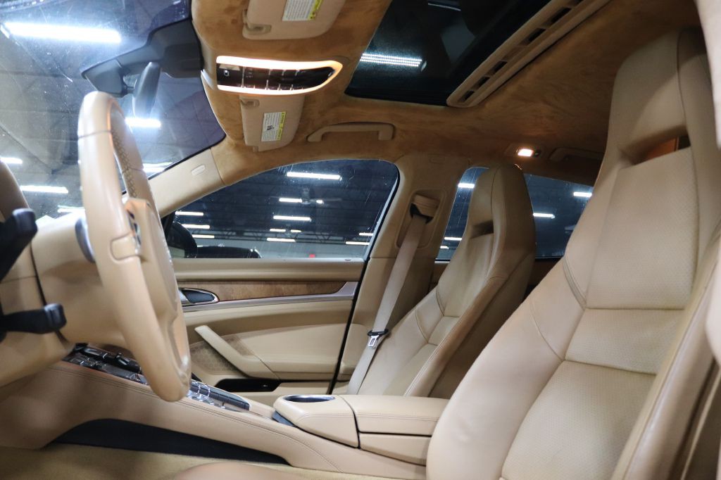 2010 Porsche Panamera Image 11