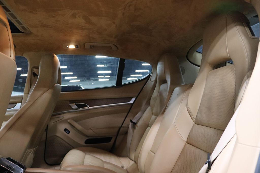 2010 Porsche Panamera Image 23