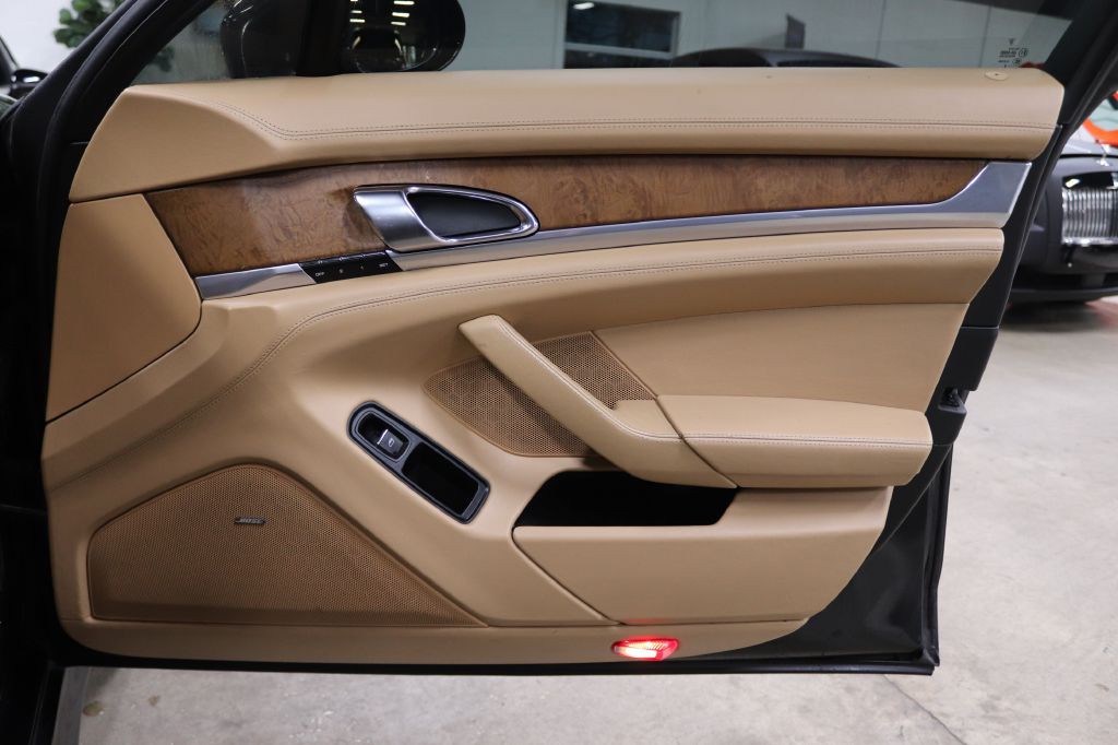 2010 Porsche Panamera Image 31